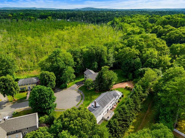 9 Eisenhower Circle, Wellesley, MA 02482