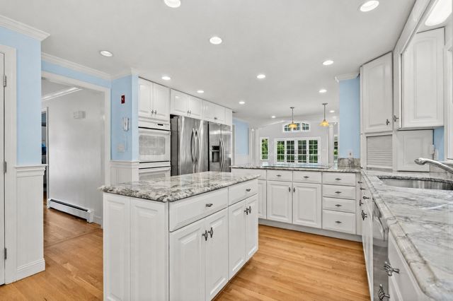 9 Eisenhower Circle, Wellesley, MA 02482
