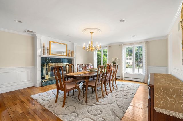 9 Eisenhower Circle, Wellesley, MA 02482