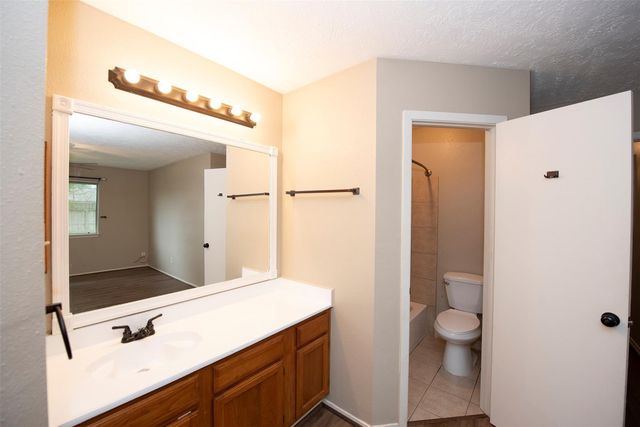 2513 Harpers Ferry Drive, League City, TX 77573