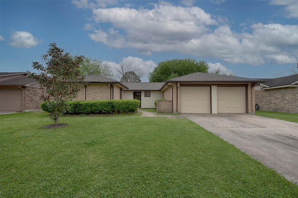 2513 Harpers Ferry Drive, League City, TX 77573
