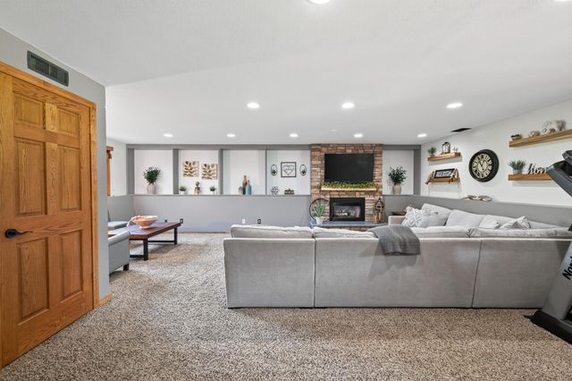 10243 Englewood Drive, Eden Prairie, MN 55347