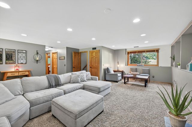 10243 Englewood Drive, Eden Prairie, MN 55347