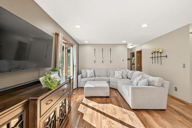 10243 Englewood Drive, Eden Prairie, MN 55347