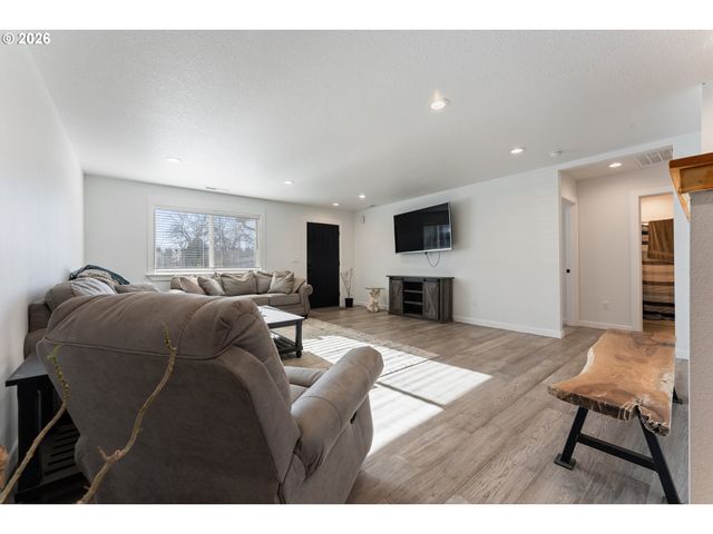 27665 Se WALLY Rd, Boring, OR 97009