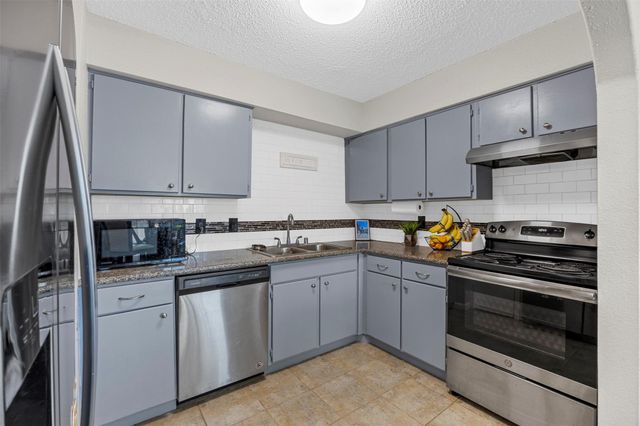 12020 Mighty Oak Drive B, Houston, TX 77066