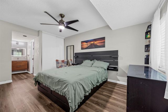12020 Mighty Oak Drive B, Houston, TX 77066
