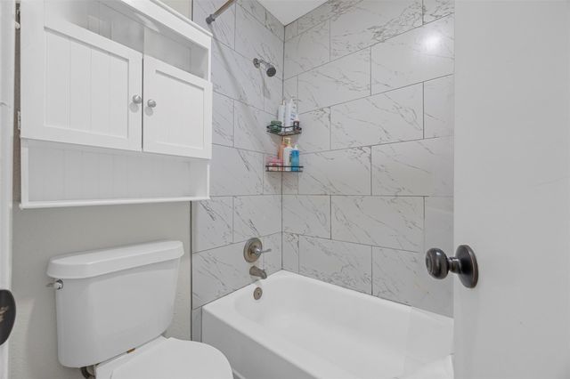 12020 Mighty Oak Drive B, Houston, TX 77066
