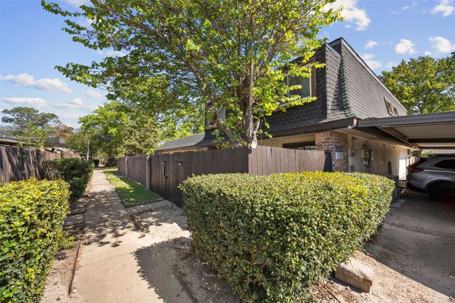 12020 Mighty Oak Drive B, Houston, TX 77066