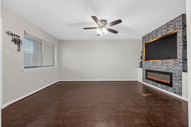 12020 Mighty Oak Drive B, Houston, TX 77066