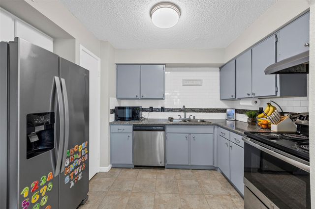 12020 Mighty Oak Drive B, Houston, TX 77066