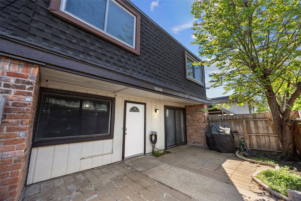 12020 Mighty Oak Drive B, Houston, TX 77066
