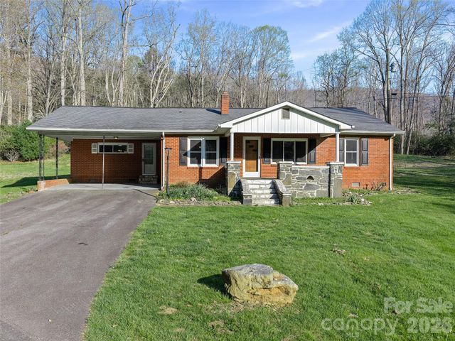 58 Possum Trot Road, Bakersville, NC 28705