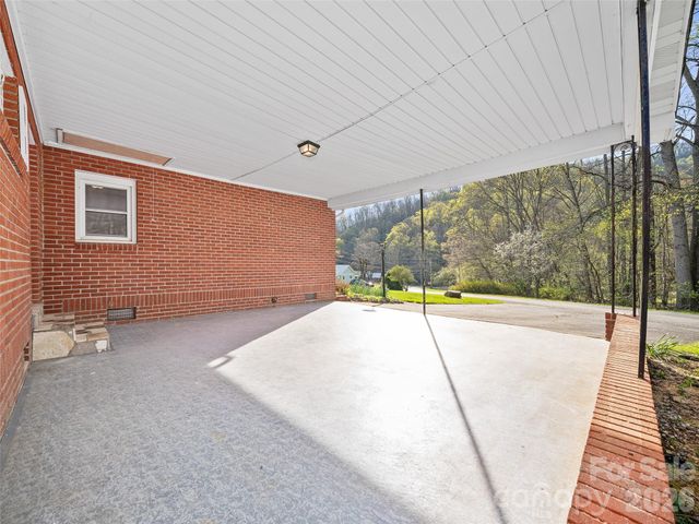 58 Possum Trot Road, Bakersville, NC 28705