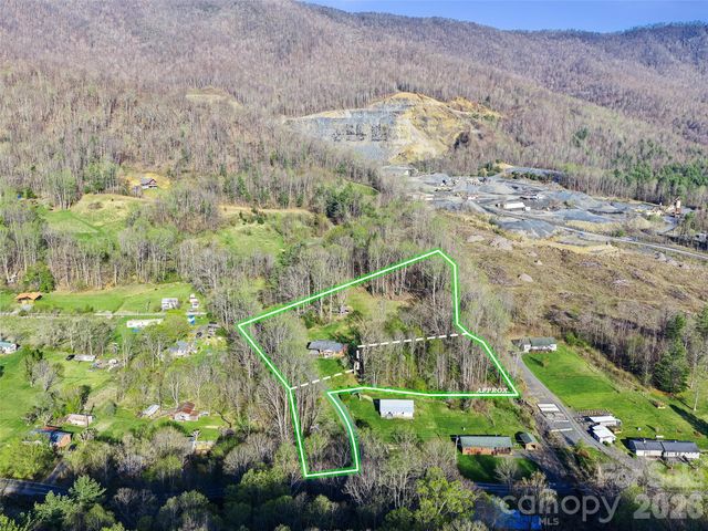 58 Possum Trot Road, Bakersville, NC 28705