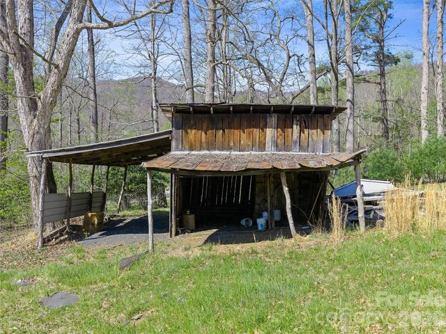 58 Possum Trot Road, Bakersville, NC 28705