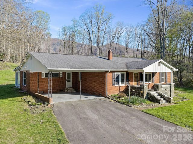 58 Possum Trot Road, Bakersville, NC 28705