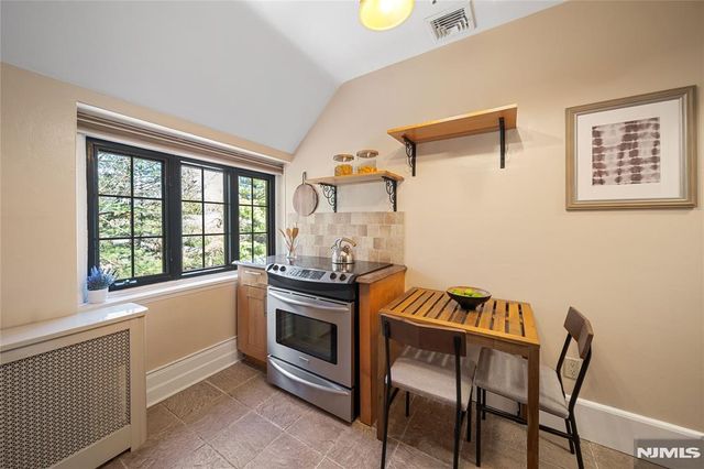 1 Byrne Lane 10, Tenafly, NJ 07670