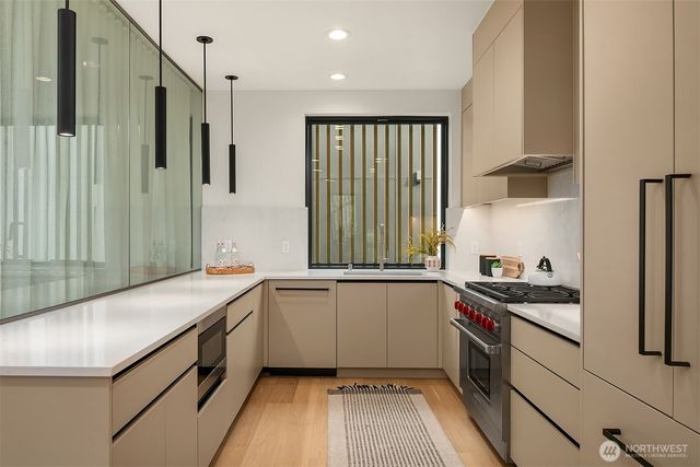 411 99th Avenue NE, Bellevue, WA 98004