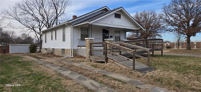 302 12th Street, Osawatomie, KS 66064