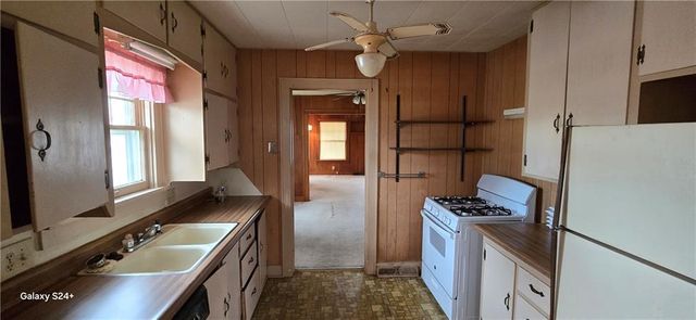 302 12th Street, Osawatomie, KS 66064