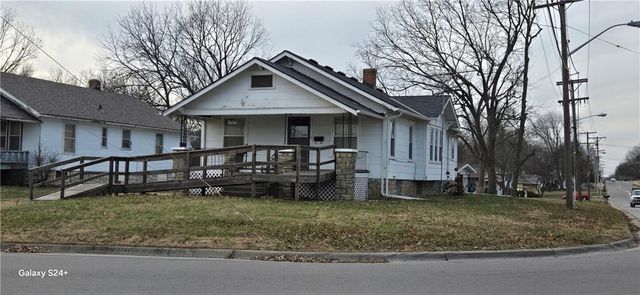 302 12th Street, Osawatomie, KS 66064