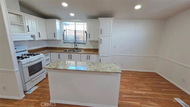 16949 S Western Spc 22A, Gardena, CA 90247