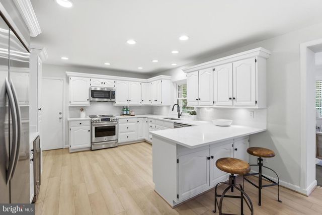 3022 FOX DEN LN, Oakton, VA 22124
