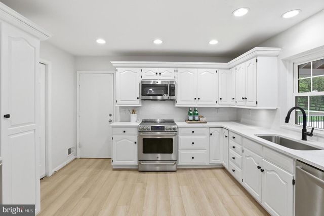 3022 FOX DEN LN, Oakton, VA 22124
