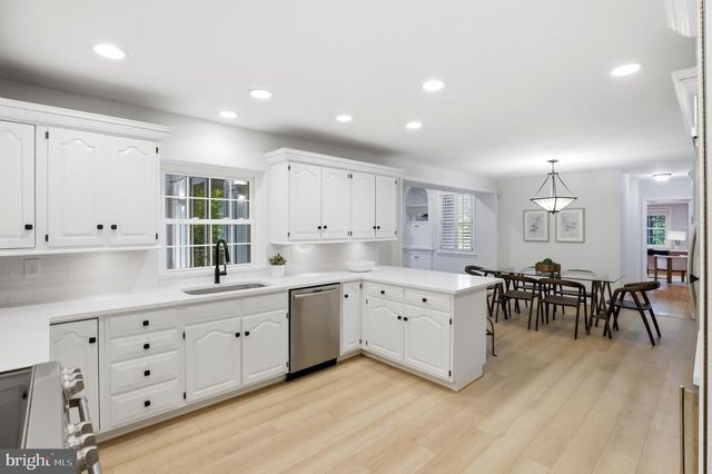 3022 FOX DEN LN, Oakton, VA 22124
