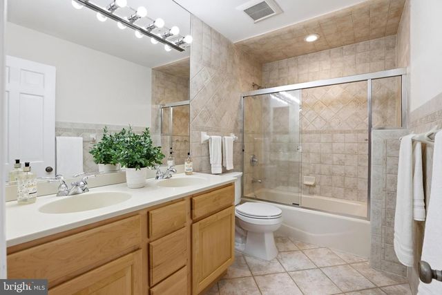 3022 FOX DEN LN, Oakton, VA 22124