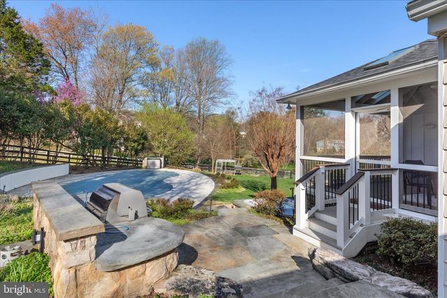 3022 FOX DEN LN, Oakton, VA 22124