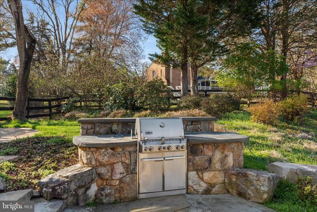 3022 FOX DEN LN, Oakton, VA 22124
