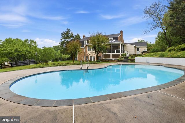 3022 FOX DEN LN, Oakton, VA 22124