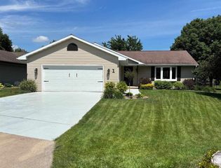 1 ROCKY COURT, Appleton, WI 54915
