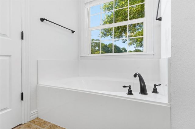 3289 Southridge Drive, Fayetteville, AR 72703