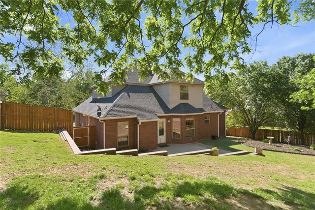 3289 Southridge Drive, Fayetteville, AR 72703