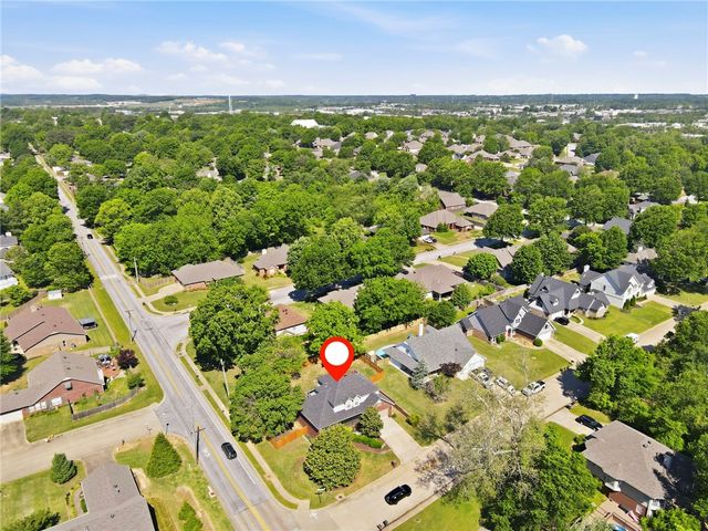 3289 Southridge Drive, Fayetteville, AR 72703