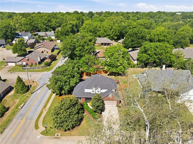 3289 Southridge Drive, Fayetteville, AR 72703