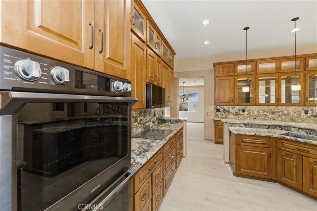 Image 23 of property listing at 13747 Robinbrook Court, Eastvale, CA 92880