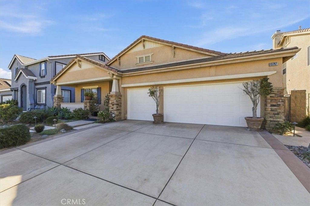 Image 5 of property listing at 13747 Robinbrook Court, Eastvale, CA 92880