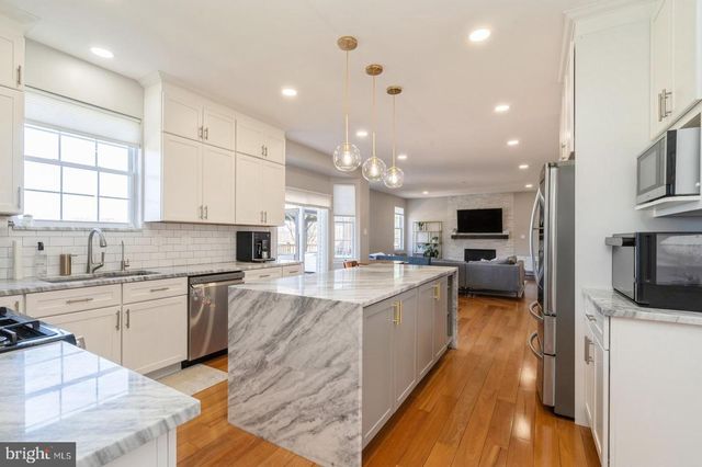 32 MOORSGATE, Hightstown, NJ 08520