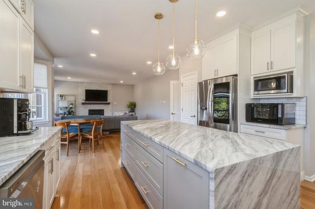 32 MOORSGATE, Hightstown, NJ 08520
