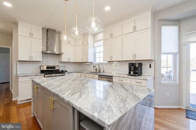 32 MOORSGATE, Hightstown, NJ 08520