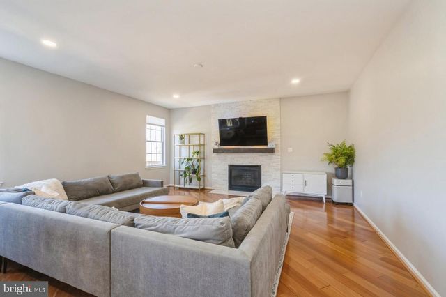 32 MOORSGATE, Hightstown, NJ 08520