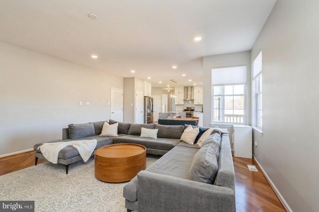 32 MOORSGATE, Hightstown, NJ 08520