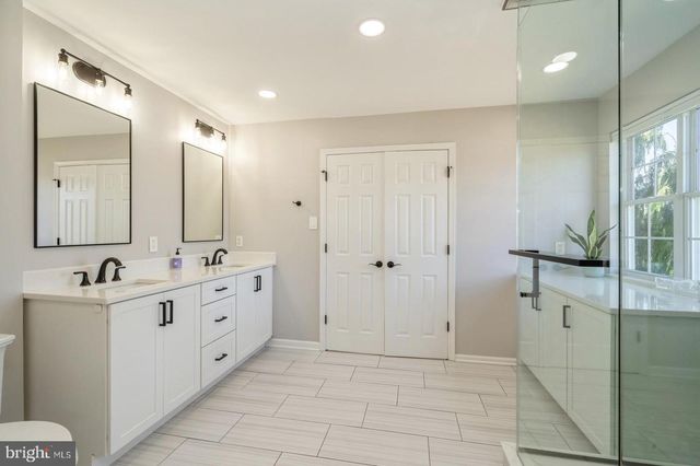 32 MOORSGATE, Hightstown, NJ 08520