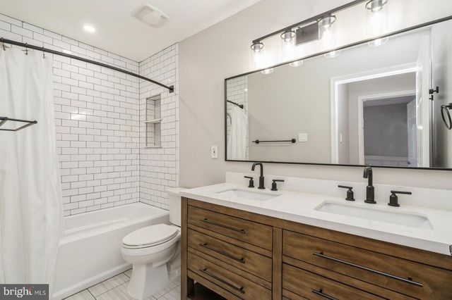 32 MOORSGATE, Hightstown, NJ 08520