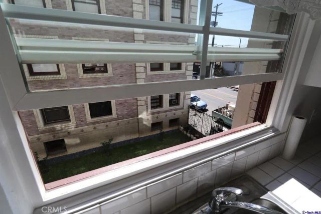 2121 James M Wood Boulevard 224, Los Angeles, CA 90006