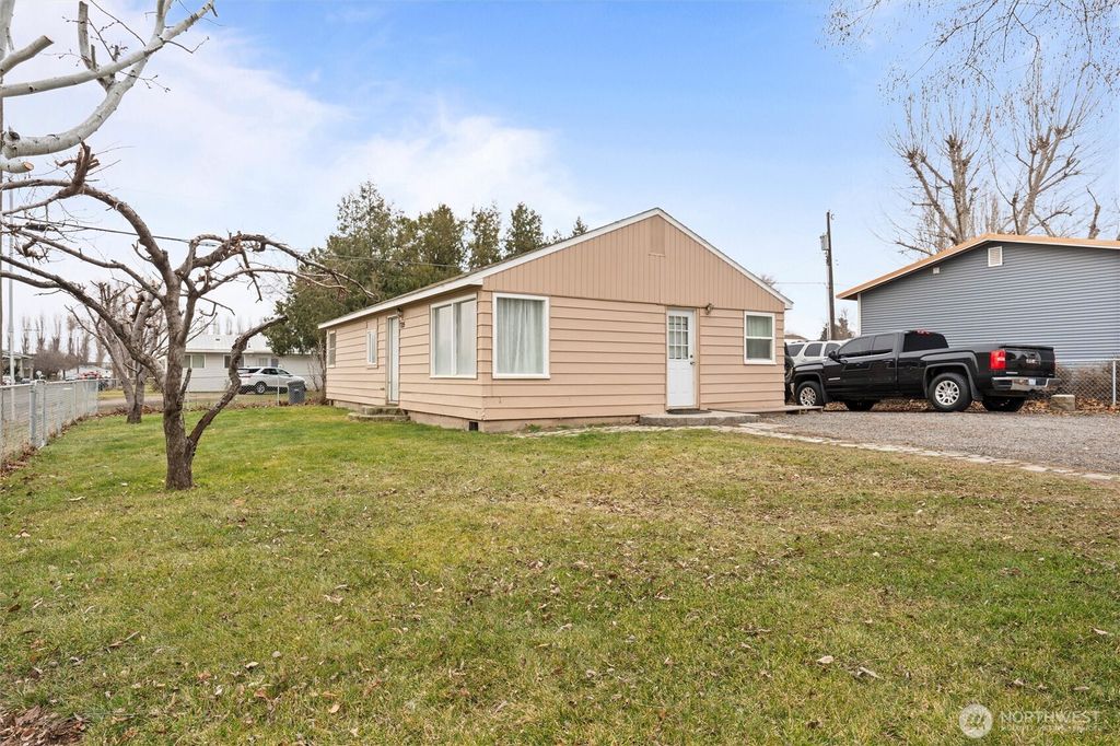 705 W 9th Street, Warden, WA 98857